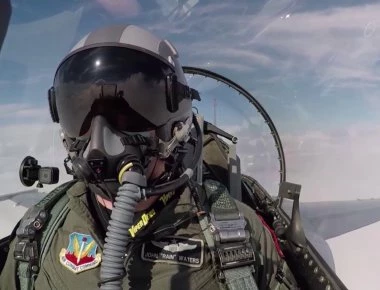Βίντεο μέσα από το πιλοτήριο: Μαχητικά της USAF πάνω από στάδιο για το Super Bowl